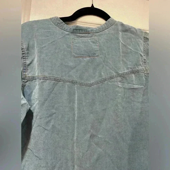 Abercrombie & Fitch Tie Front Quarter Button Long Sleeve Denim Blouse Size M - Picture 7 of 10